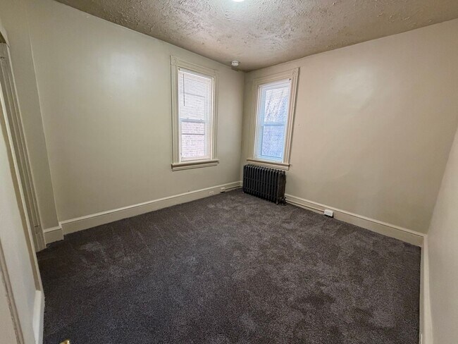 Building Photo - 538 W Vine St
