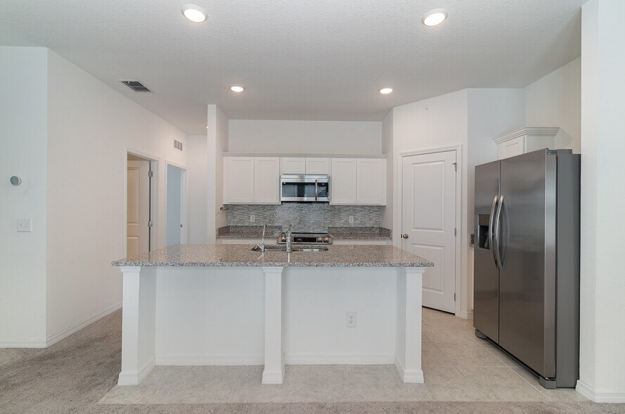 Building Photo - 5876 Bovine Dr