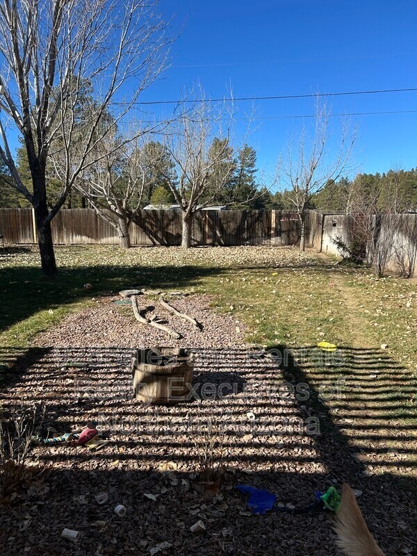 Building Photo - 81 Seneca Dr