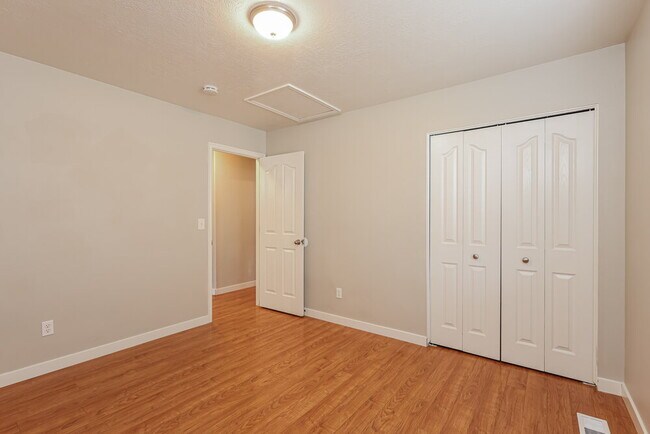 Building Photo - 8558 Maul Oak Dr