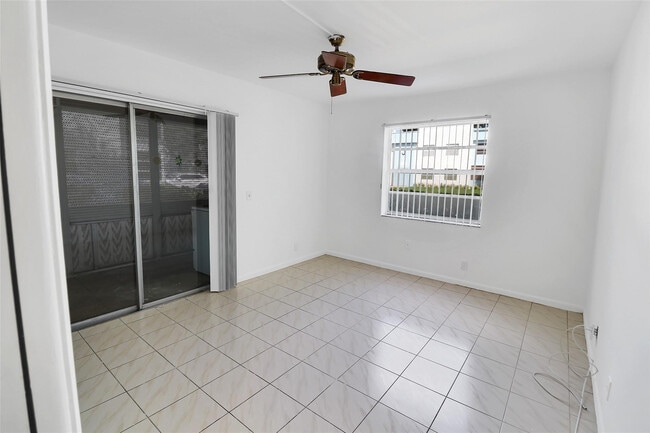 Building Photo - 580 Normandy Ln