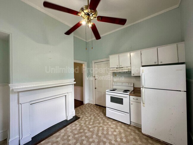 Building Photo - 216 N 6th St