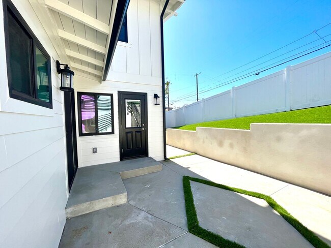 Building Photo - 624