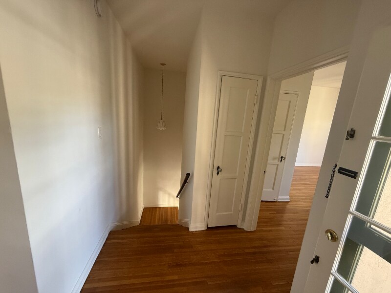 Building Photo - 1062 Masselin Ave