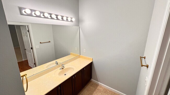 Building Photo - Available NOW! Stunning 4-Bedroom Home in ...