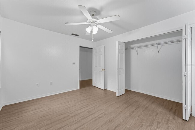 Building Photo - 5459 Vineland Rd