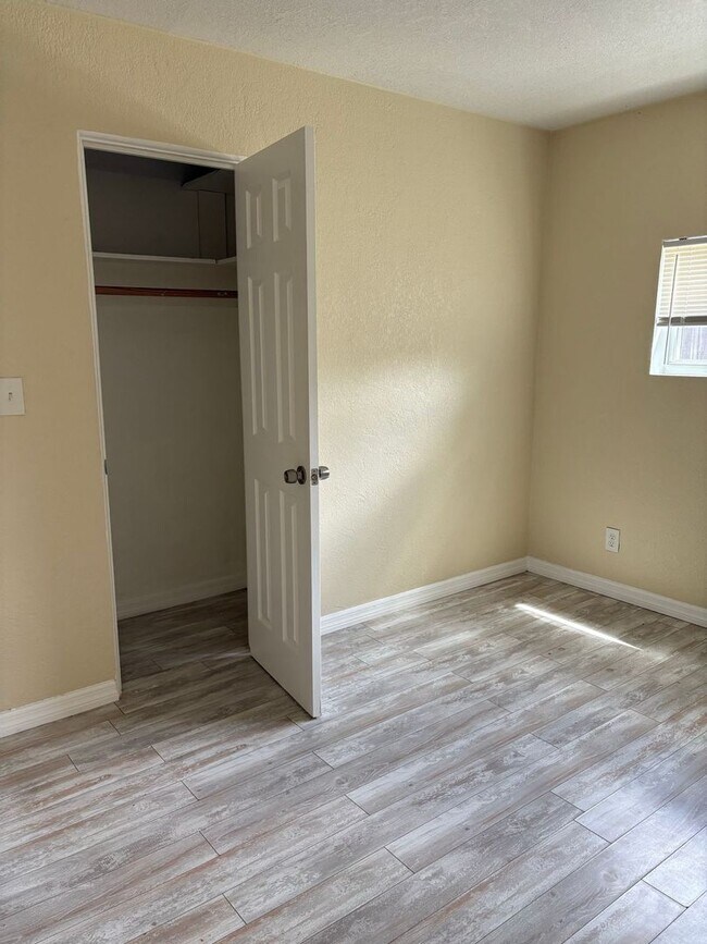 Building Photo - Beautifully Appointed 3/2 w Garage For Ren...
