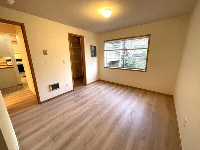 Building Photo - 3433 McNary Pky