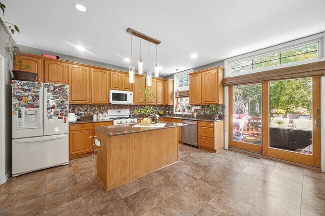 Building Photo - 436 W Parkside Dr