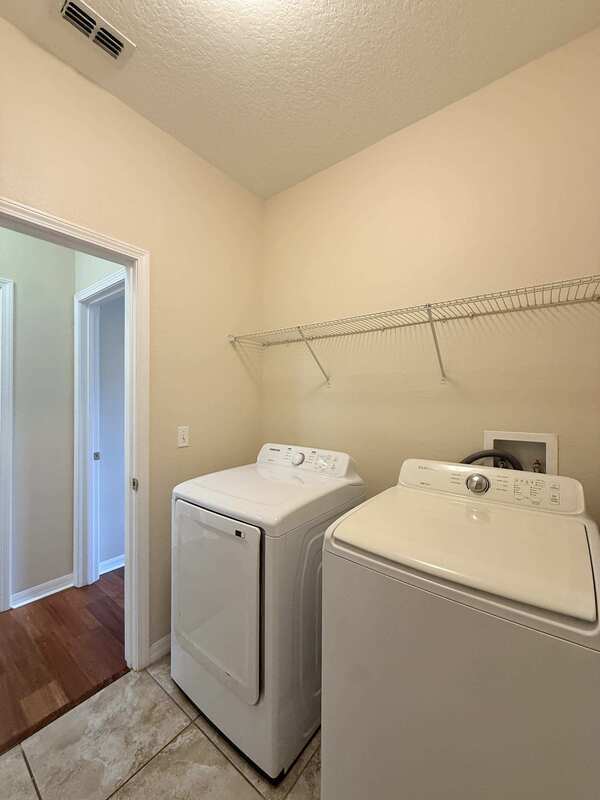 Building Photo - 930 Meadow Glade Dr