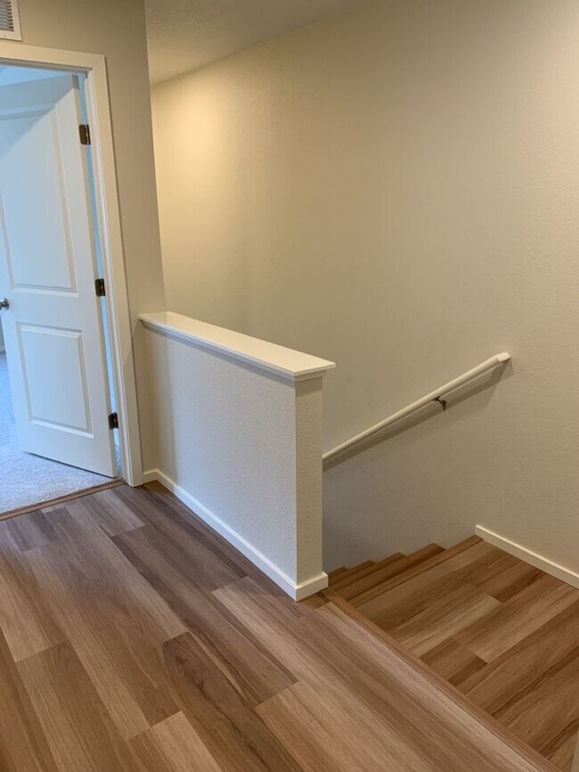 Building Photo - 3 Bed / 2.5 Bath Townhome with Attached Garage in NE Ft. Collins