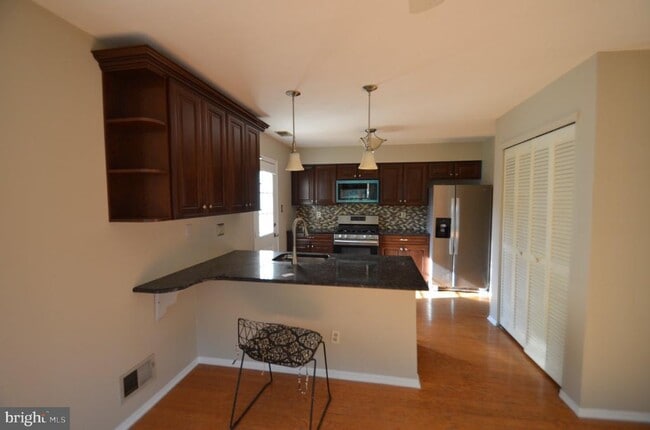 Building Photo - 45 Tynemouth Ct