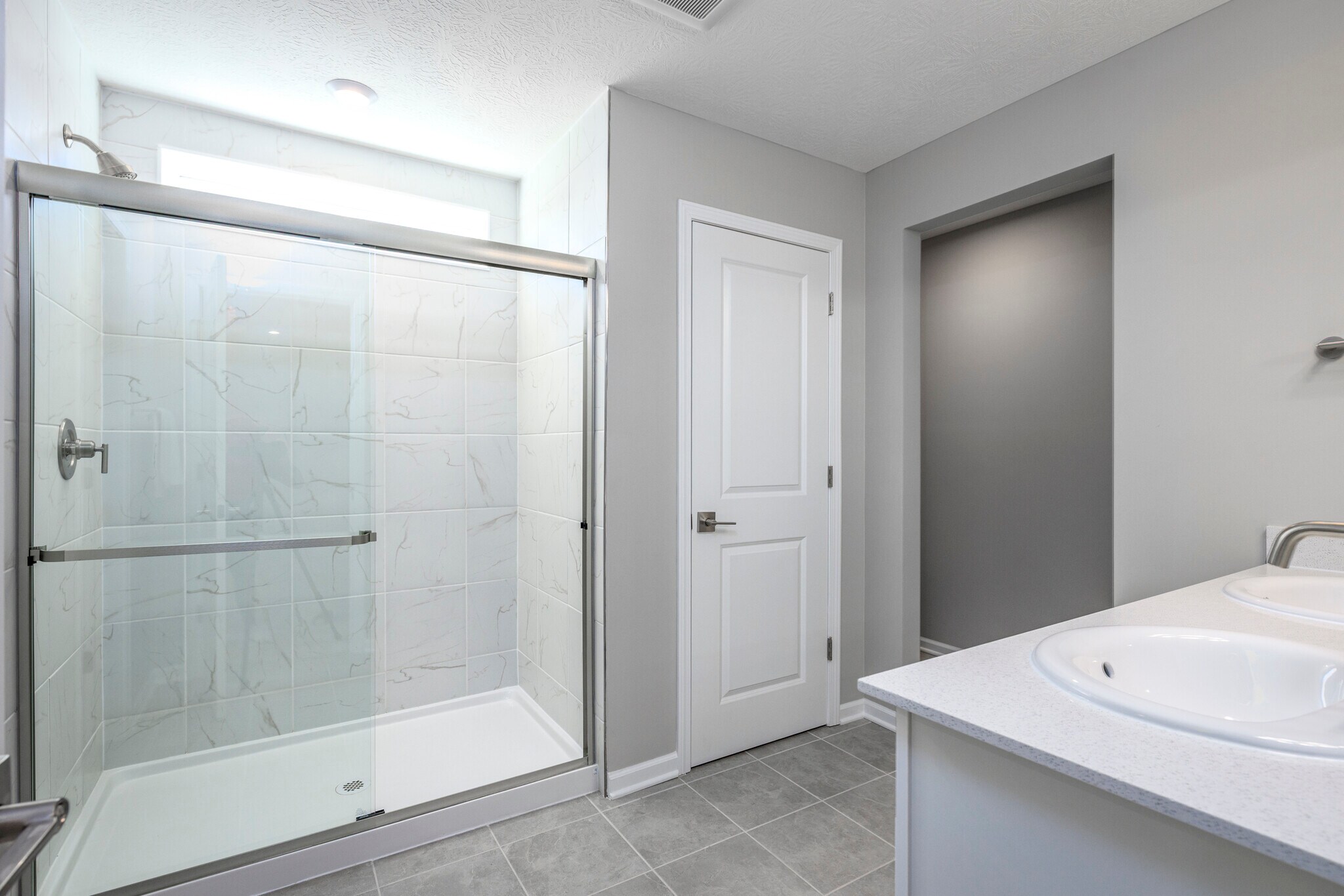 Building Photo - 1573 Crest Dr
