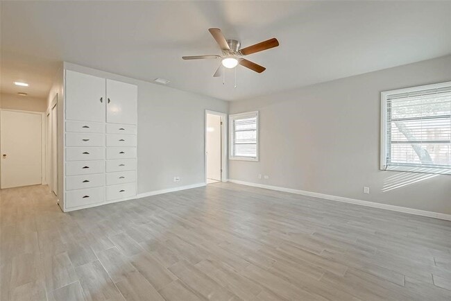 Building Photo - 2511 Maroneal St