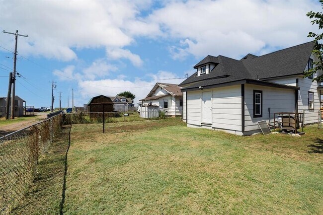 Building Photo - 1320 W Frisco St