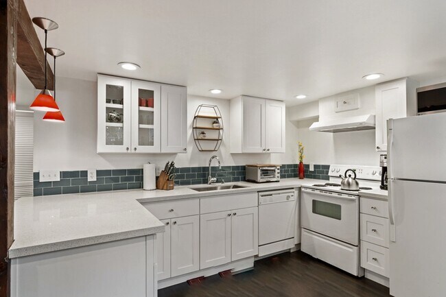 Building Photo - 11639 1st Ave NW