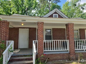 Building Photo - 2 Bedroom 1 bath duplex very close to Colu...