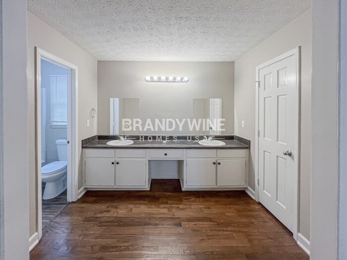 Building Photo - 916 S Deshon Rd
