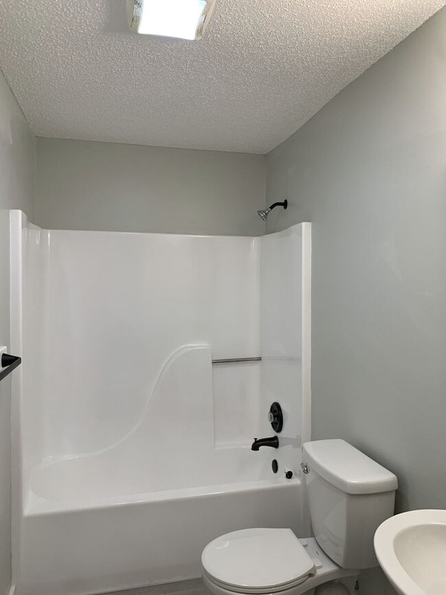 Building Photo - Vero Beach 2 Bedroom 1 Bath