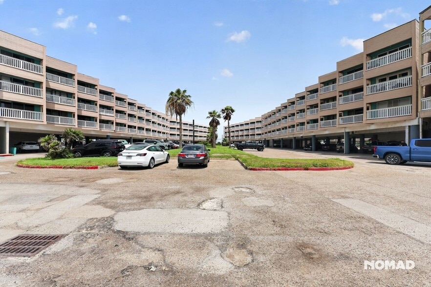 Building Photo - 3938 Surfside Blvd