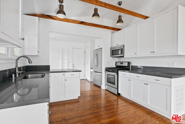 Building Photo - 6217 Poppy Peak Dr