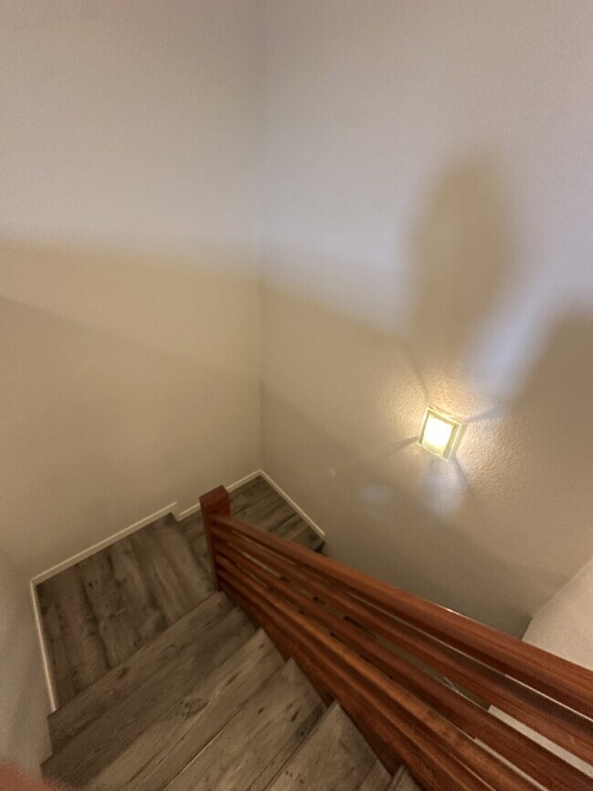 Building Photo - Now Available! Private room in 3 bed / 2 bath condo