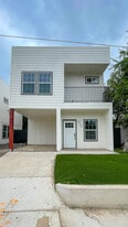Building Photo - 626 Iowa St
