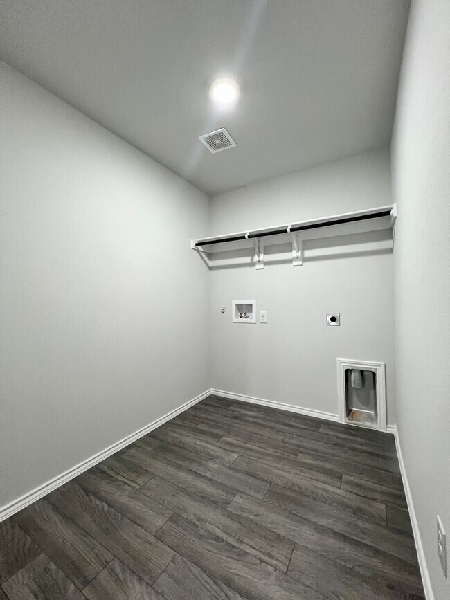 Building Photo - New Home in New Tolar Oaks Neighborhood