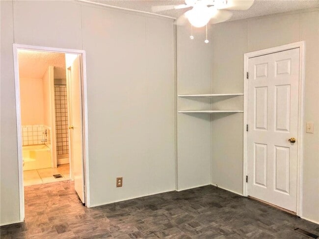 Building Photo - 584 Mountain Ridge Dr