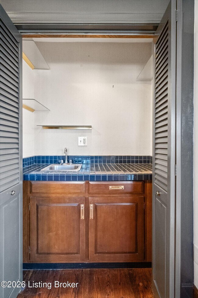 Building Photo - 7008 Foxcroft Pl