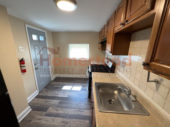 Building Photo - EDDYSTONE HOME FOR RENT!