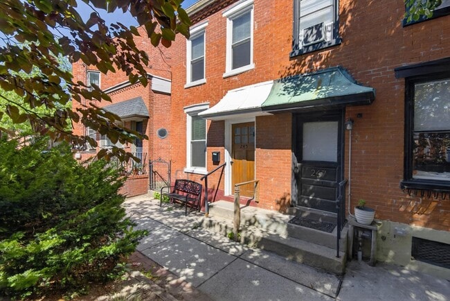 Building Photo - 245 New Holland Ave