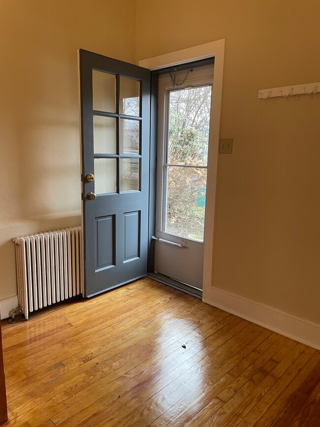 Foyer - 181 E Court St