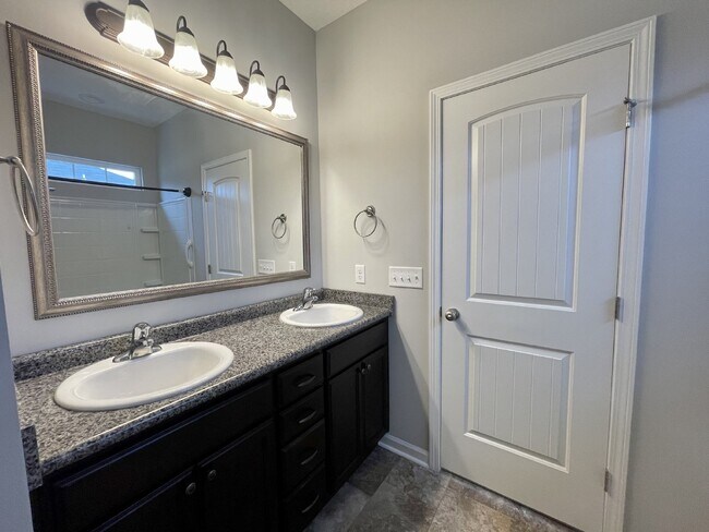 Building Photo - Home For Rent