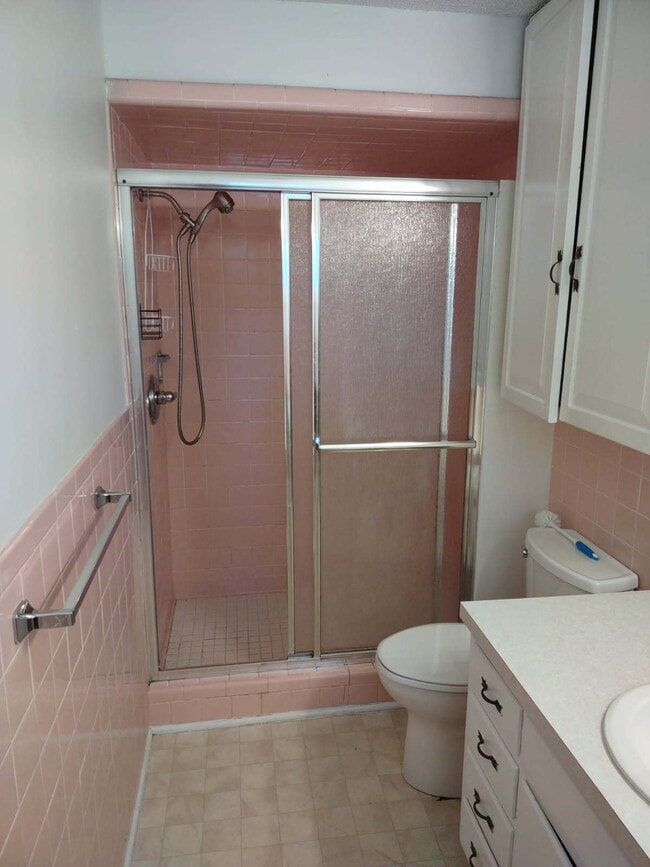 Building Photo - Furnished Charming 1-Bedroom with Private On-Suite Bathroom in Pfafftown!