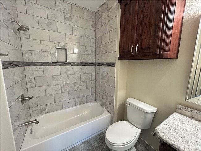 Building Photo - 204 Pearl Ln