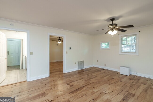 Building Photo - 248 W River Bend Dr