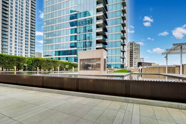 Building Photo - Luxury High-Rise Living | Stunning Bay Bridge Views from the 31st Floor