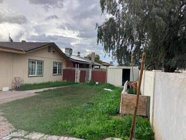 Building Photo - 7613 W Devonshire Ave