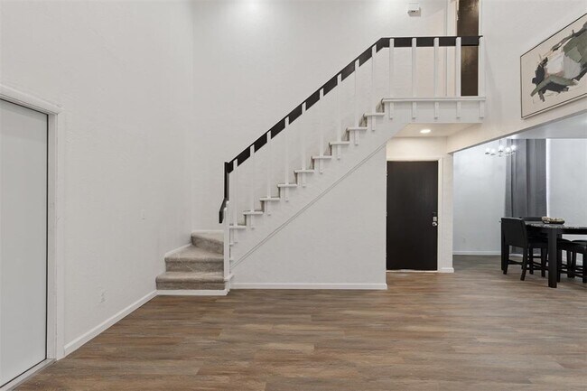 Building Photo - 12508 Green Valley Dr