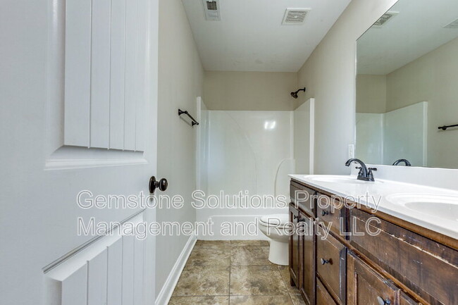 Building Photo - 1634 Earl Ct