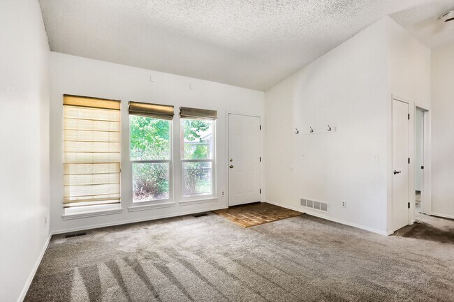 Building Photo - Gorgeous and Airy N. Boulder 4 bed, 3 bath in Quiet Cul-de-Sac - AVAILABLE NOW