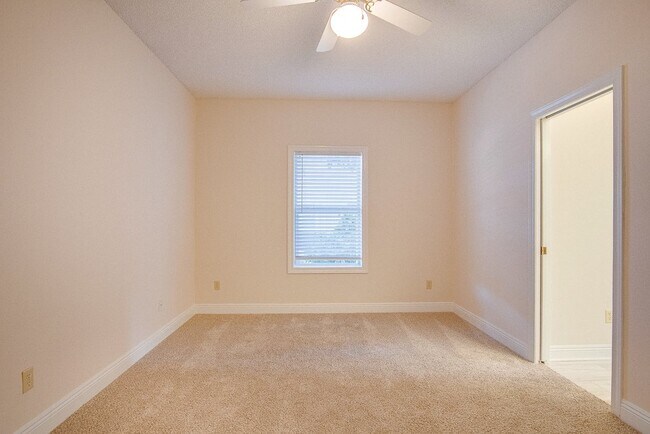 Building Photo - Festive Move-In Special! 4BR/3BA Lenox Gem...