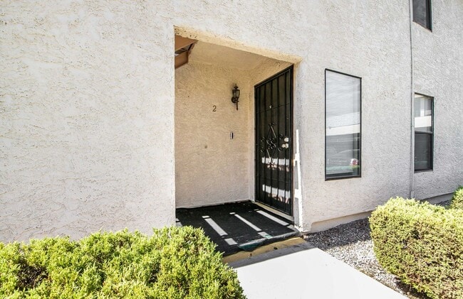 Building Photo - Great 2 Bedroom Condo