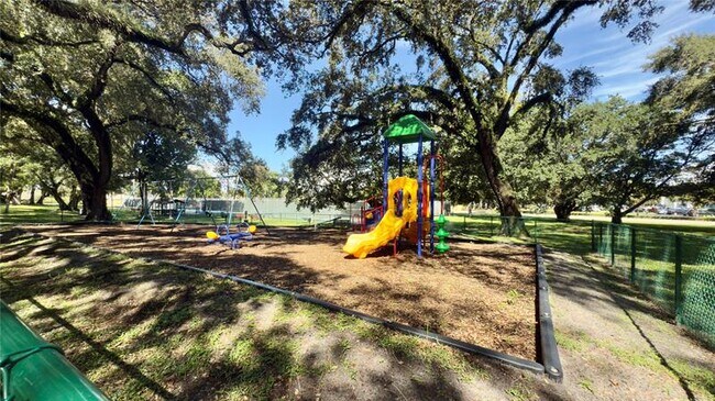 Building Photo - 9340 Lagoon Pl