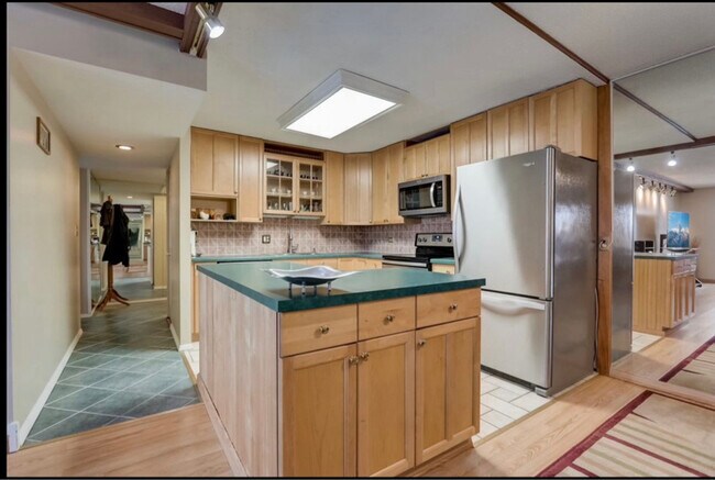 Primary Photo - 13000 W Heiden Cir
