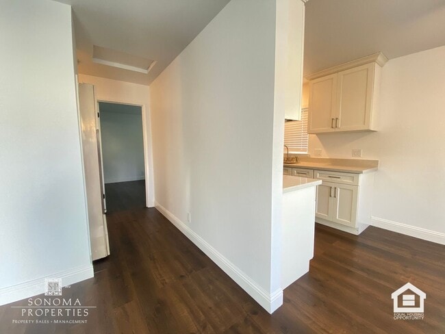 Building Photo - 2BD/1BA Duplex In Downtown Sonoma!