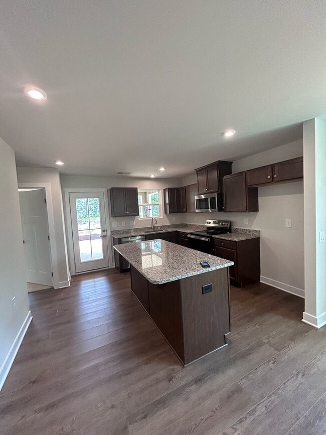 Building Photo - Austin Woods New Townhouse, North Chesterf...