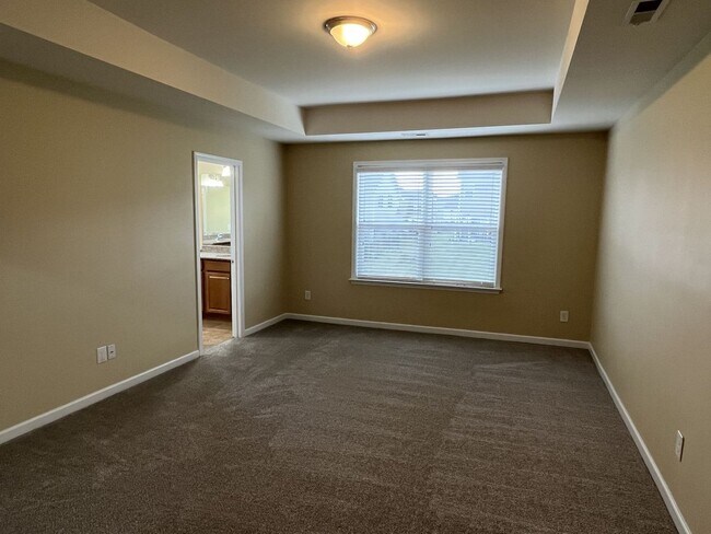 Building Photo - Spacious 4 Bed + Bonus Room Home in Concord