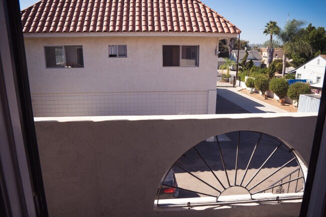Building Photo - 335 Claydelle Ave